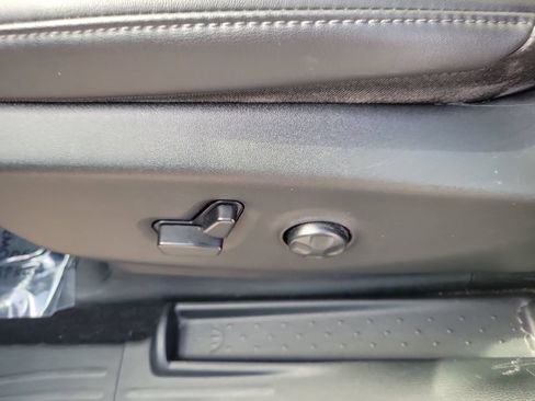 Used 2024 Chrysler Pacifica Limited FWD image 18
