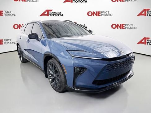 Certified 2025 Toyota Crown Signia AWD/4WD image 1