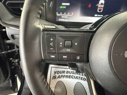Used 2025 Nissan Kicks SR AWD/4WD image 23