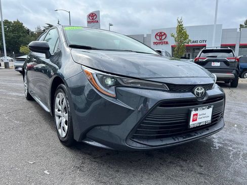 Certified 2025 Toyota Corolla LE FWD image 1
