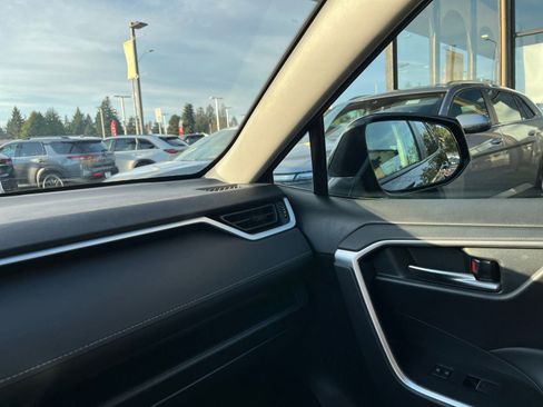 Used 2025 Toyota RAV4 XLE image 37