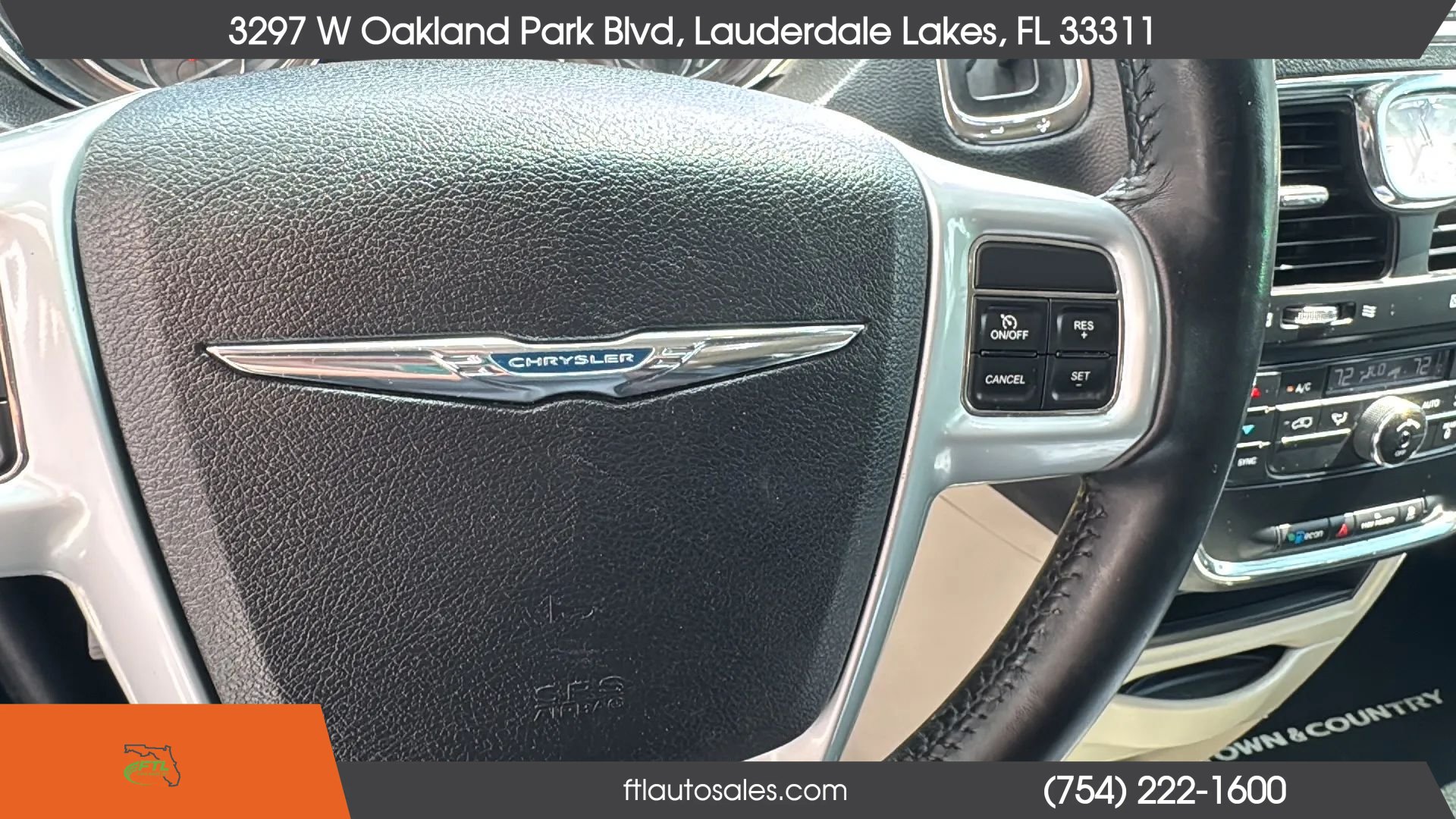 Used 2014 Chrysler Town & Country Touring-L FWD image 41