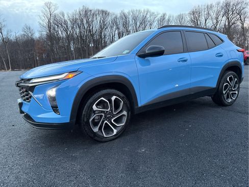 Used 2024 Chevrolet Trax RS w/ Sunroof Package image 4