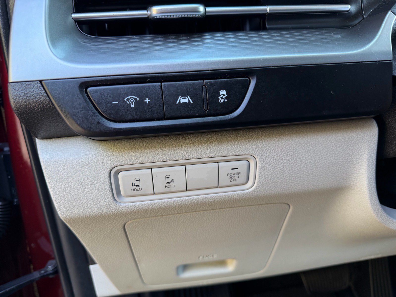 Used 2024 Kia Carnival LX FWD image 21