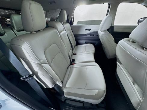 New 2025 Nissan Pathfinder SL w/ Black Appearance Package image 25