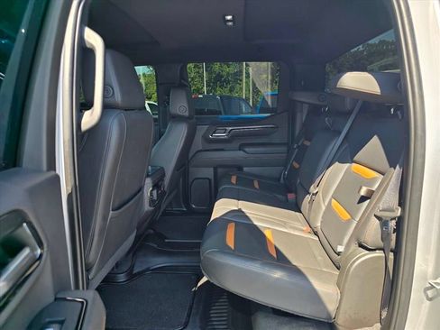 Used 2022 GMC Sierra 1500 AT4 w/ Technology Package AWD/4WD image 12