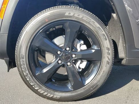 New 2025 Jeep Grand Cherokee Altitude image 7