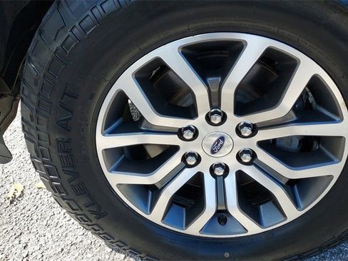 Used 2021 Ford F150 Lariat w/ FX4 Off-Road Package image 9