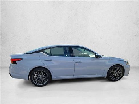 Used 2023 Nissan Altima 2.0 SR FWD image 4