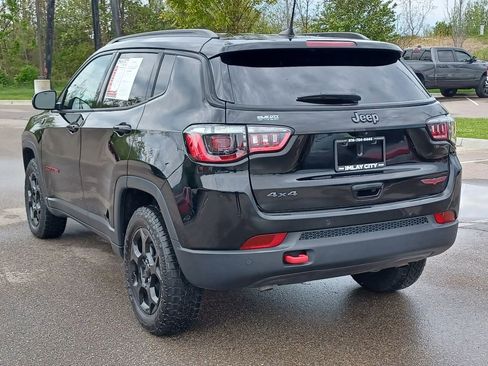 Used 2023 Jeep Compass Trailhawk w/ Trailhawk Convenience Group AWD/4WD image 3