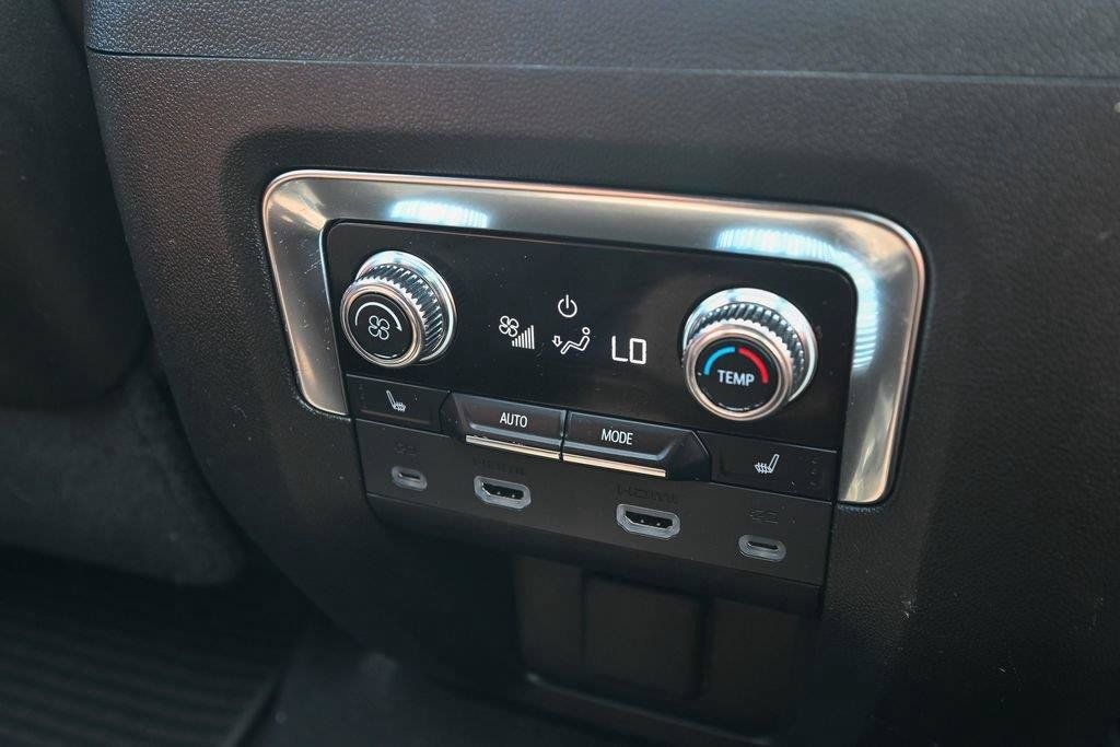 Used 2023 GMC Yukon XL Denali Ultimate AWD/4WD image 33