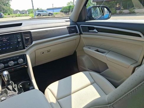 Used 2022 Volkswagen Atlas SE w/ Panoramic Sunroof Package AWD/4WD image 16