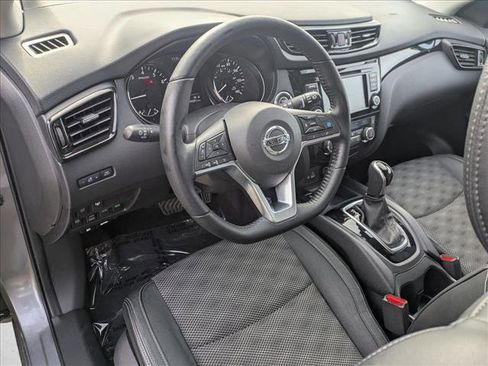 Used 2021 Nissan Rogue Sport SV w/ Technology Package image 10