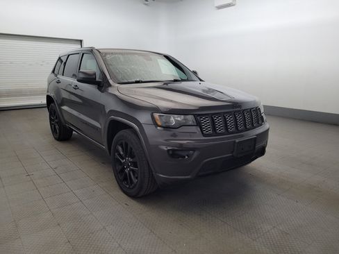 Used 2018 Jeep Grand Cherokee Altitude AWD/4WD image 13