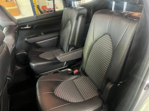 Used 2025 Toyota Highlander XSE image 24