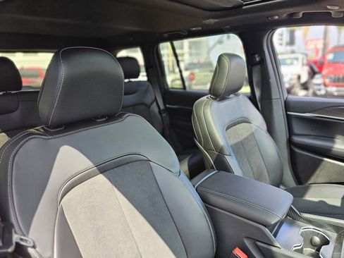 New 2026 Jeep Grand Cherokee Laredo image 27