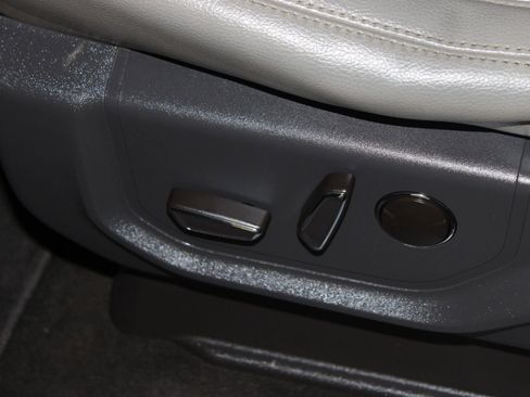 Used 2018 Ford Expedition Max XLT w/ Equipment Group 202A image 8