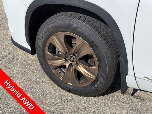 Used 2023 Toyota Highlander Bronze Edition AWD/4WD image 10