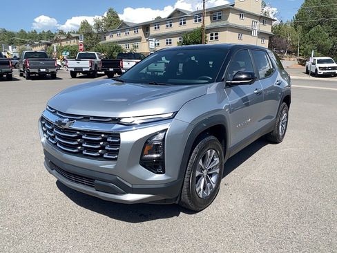 Used 2026 Chevrolet Equinox LT w/ Safety and Technology Package FWD image 2