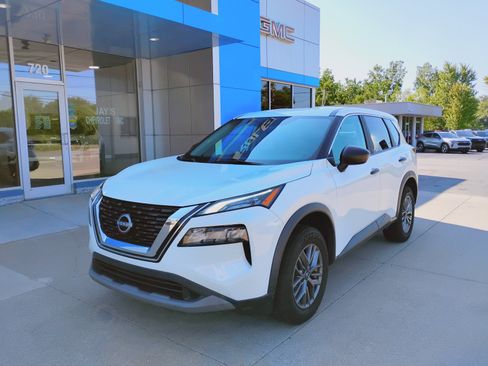 Used 2023 Nissan Rogue S AWD/4WD image 11