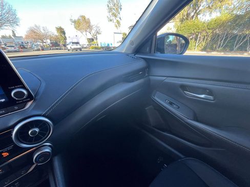 Used 2025 Nissan Sentra SV image 33