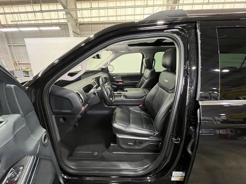 Certified 2025 Ford Expedition Max Platinum image 17