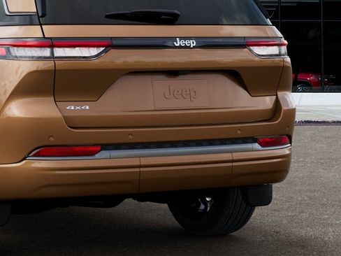 New 2026 Jeep Grand Cherokee Limited AWD/4WD image 13