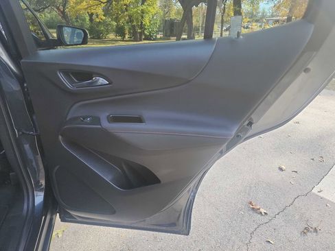 Used 2023 Chevrolet Equinox RS image 36