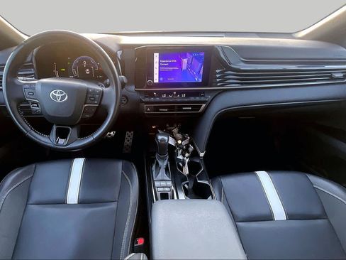 Used 2025 Toyota Camry SE FWD image 13