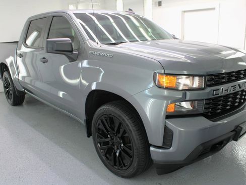 Used 2020 Chevrolet Silverado 1500 Custom w/ Custom Value Package image 11