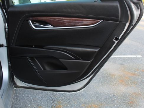 Used 2014 Cadillac XTS Luxury image 16