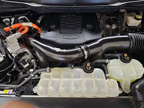 Used 2021 Ford F150 Platinum image 32