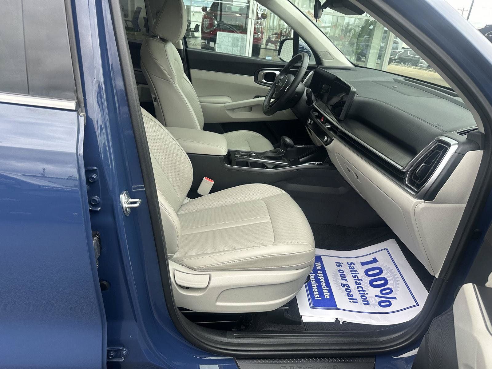Used 2025 Kia Sorento S FWD image 22