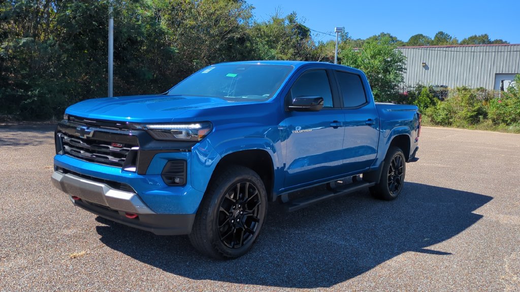 Used 2024 Chevrolet Colorado Z71 w/ LPO, Dark Essentials Package AWD/4WD image 1