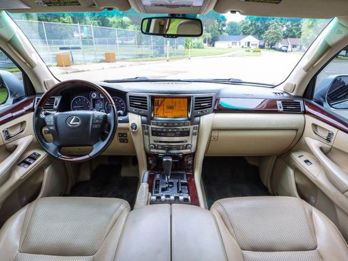 Used 2011 Lexus LX 570 4WD w/ Luxury Pkg image 2