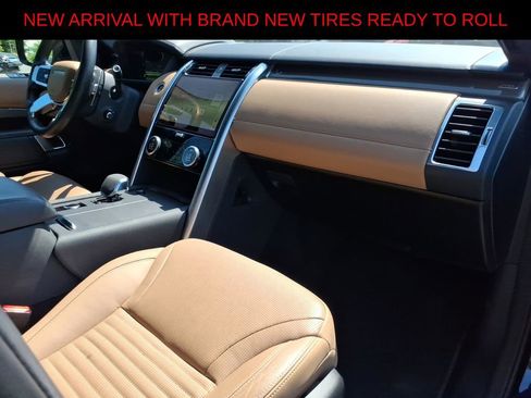 Used 2023 Land Rover Discovery Metropolitan Edition AWD/4WD image 9