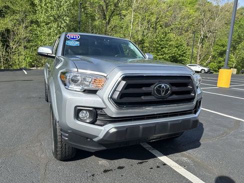 Used 2023 Toyota Tacoma SR5 AWD/4WD image 11