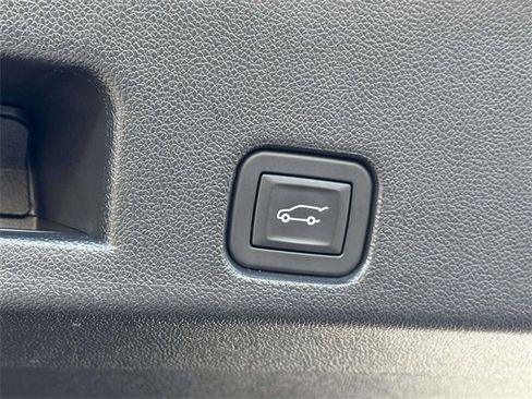 Used 2025 Buick Enclave Avenir w/ Super Cruise Package image 11