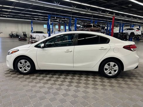 Used 2017 Kia Forte LX FWD image 5