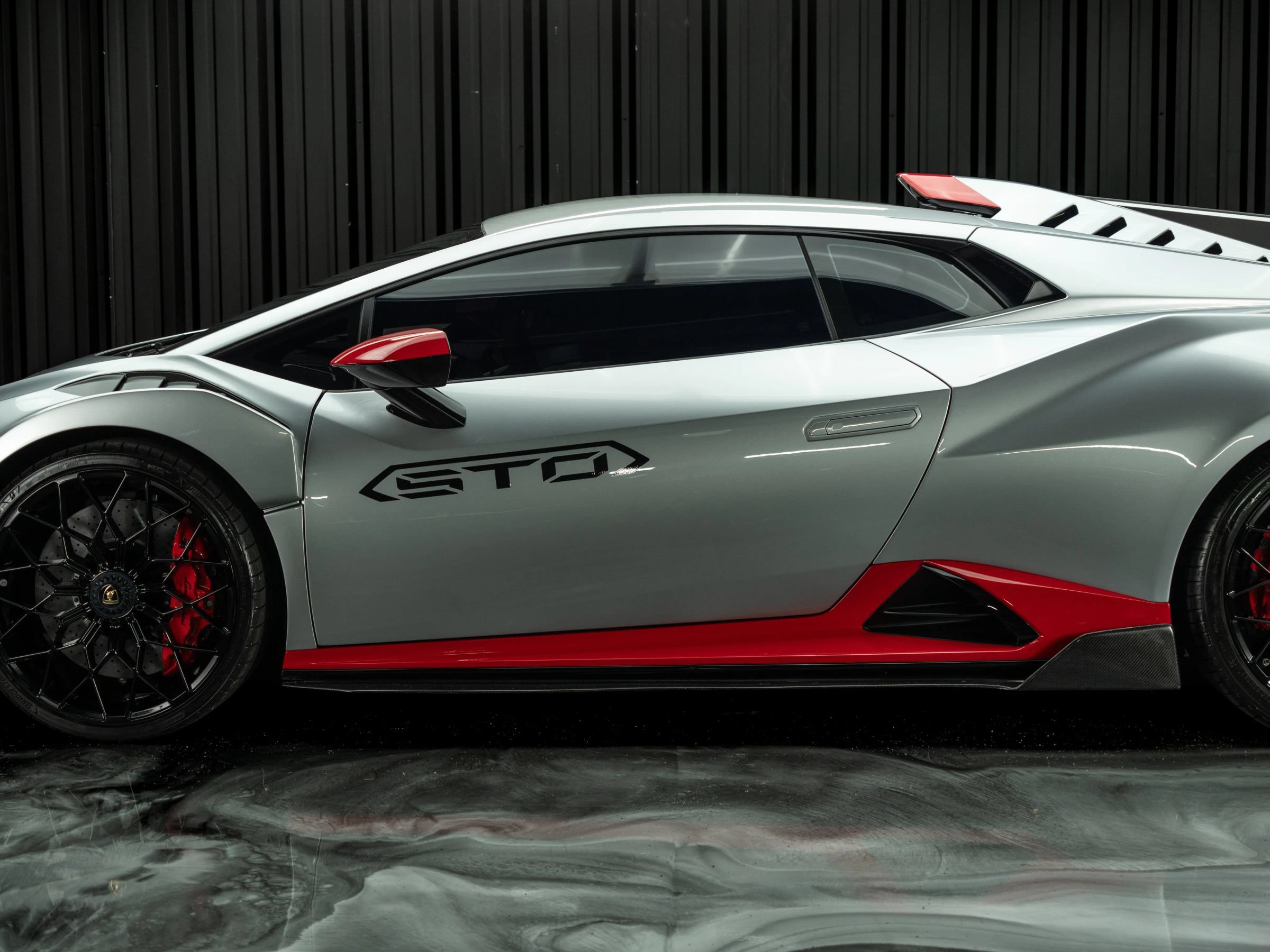 Used 2023 Lamborghini Huracan STO RWD image 9