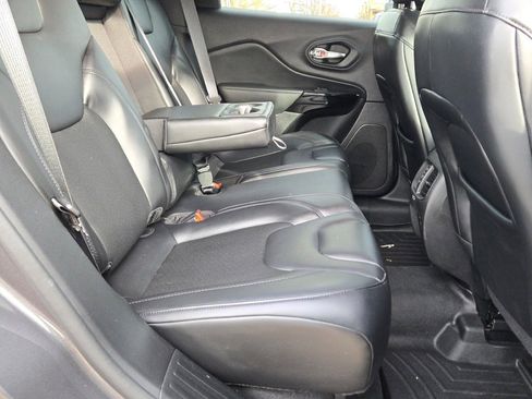 Used 2021 Jeep Cherokee Latitude Plus image 9