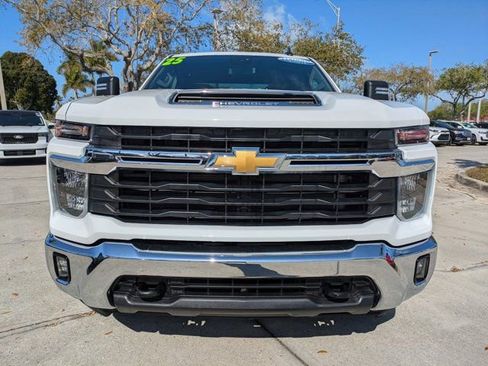Used 2025 Chevrolet Silverado 2500 LT w/ Convenience Package image 11