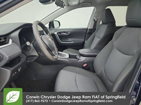 Used 2025 Toyota RAV4 XLE AWD/4WD image 18