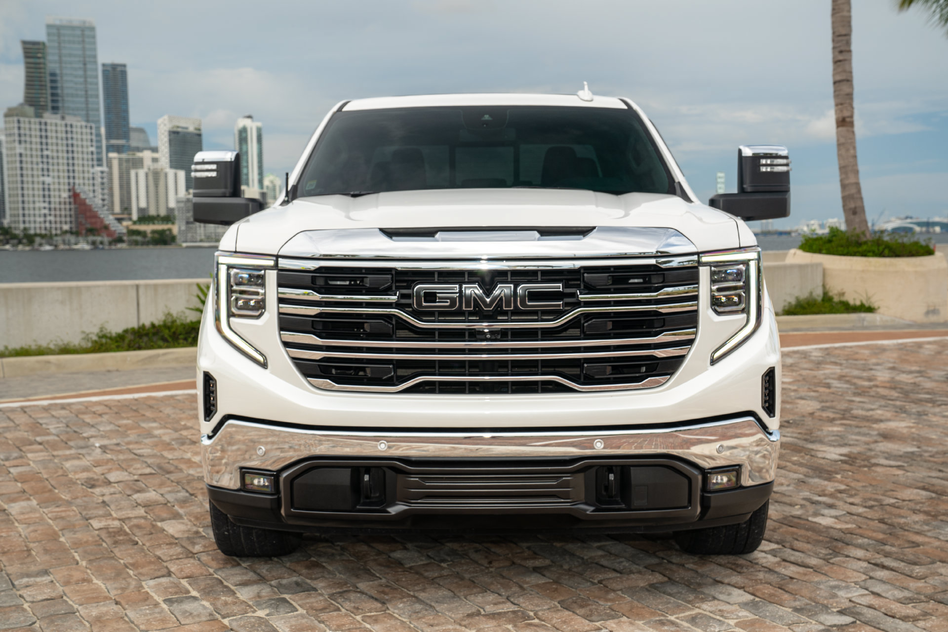 Used 2025 GMC Sierra 1500 SLT w/ SLT Premium Plus Package AWD/4WD image 3