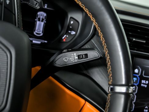 Used 2022 Lamborghini Urus AWD/4WD image 33