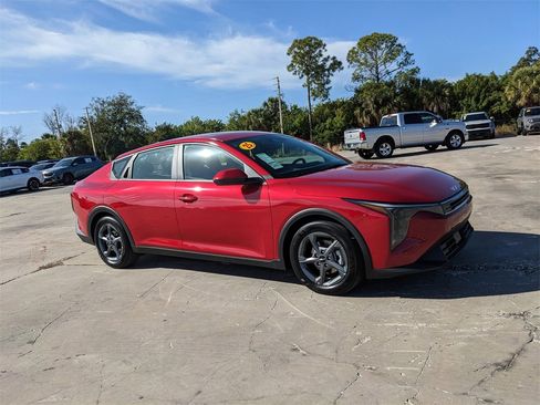 Certified 2025 Kia K4 LXS image 2