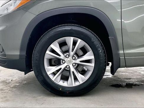 Used 2015 Toyota Highlander XLE AWD/4WD image 10