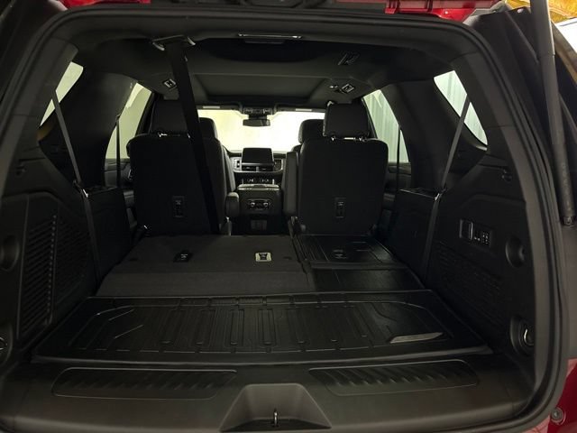 Used 2023 GMC Yukon SLT w/ SLT Premium Package AWD/4WD image 13
