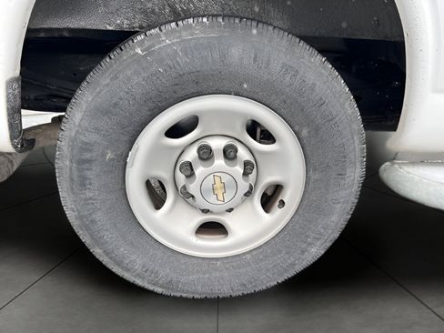 Used 2024 Chevrolet Express 2500 w/ Driver Convenience Package image 58