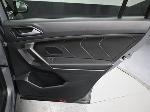 Used 2022 Volkswagen Tiguan SE w/ Panoramic Sunroof Package AWD/4WD image 35